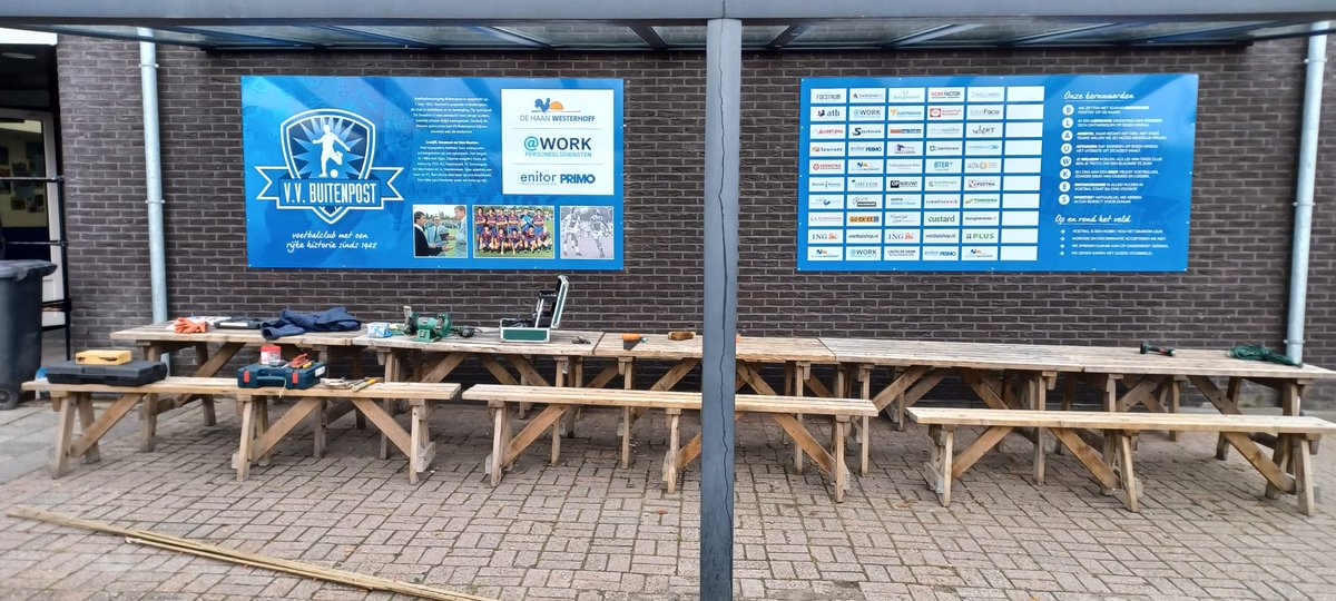 Mooi hè? De Freedsploeg heeft nieuwe borden aan de muur onder de luifel bevestigd. Alle informatie erop is vernieuwd. Zo komen onze (nieuwe) sponsoren goed in beeld!