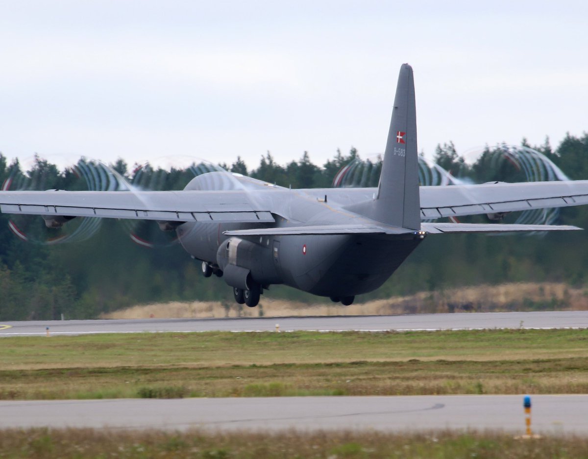 MuhonenTj's tweet photo. Ilmavoimien ATEX 23 harjoitus Oulunsalossa. #ilmavoimat #nato #hercules #rajavartiosto @FinnishAirForce @rajaheko https://t.co/ELdnc329a7