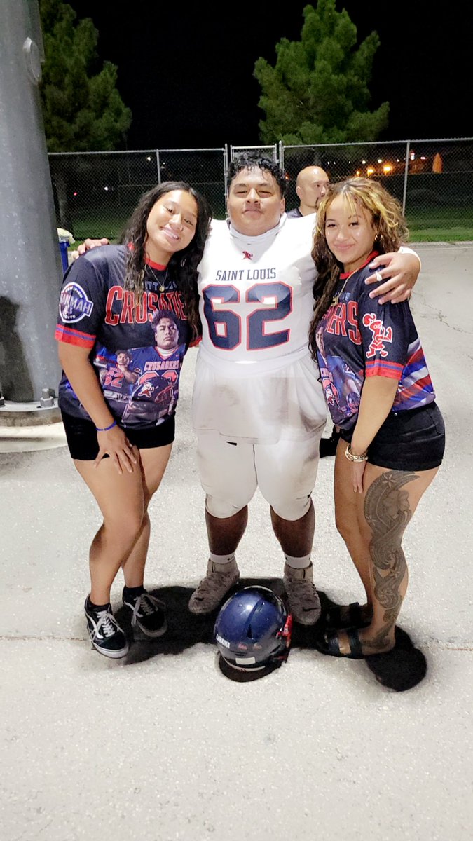 FAMILY OVER EVERYTHING ❤️ 
🔥🏈💙❤️🤞