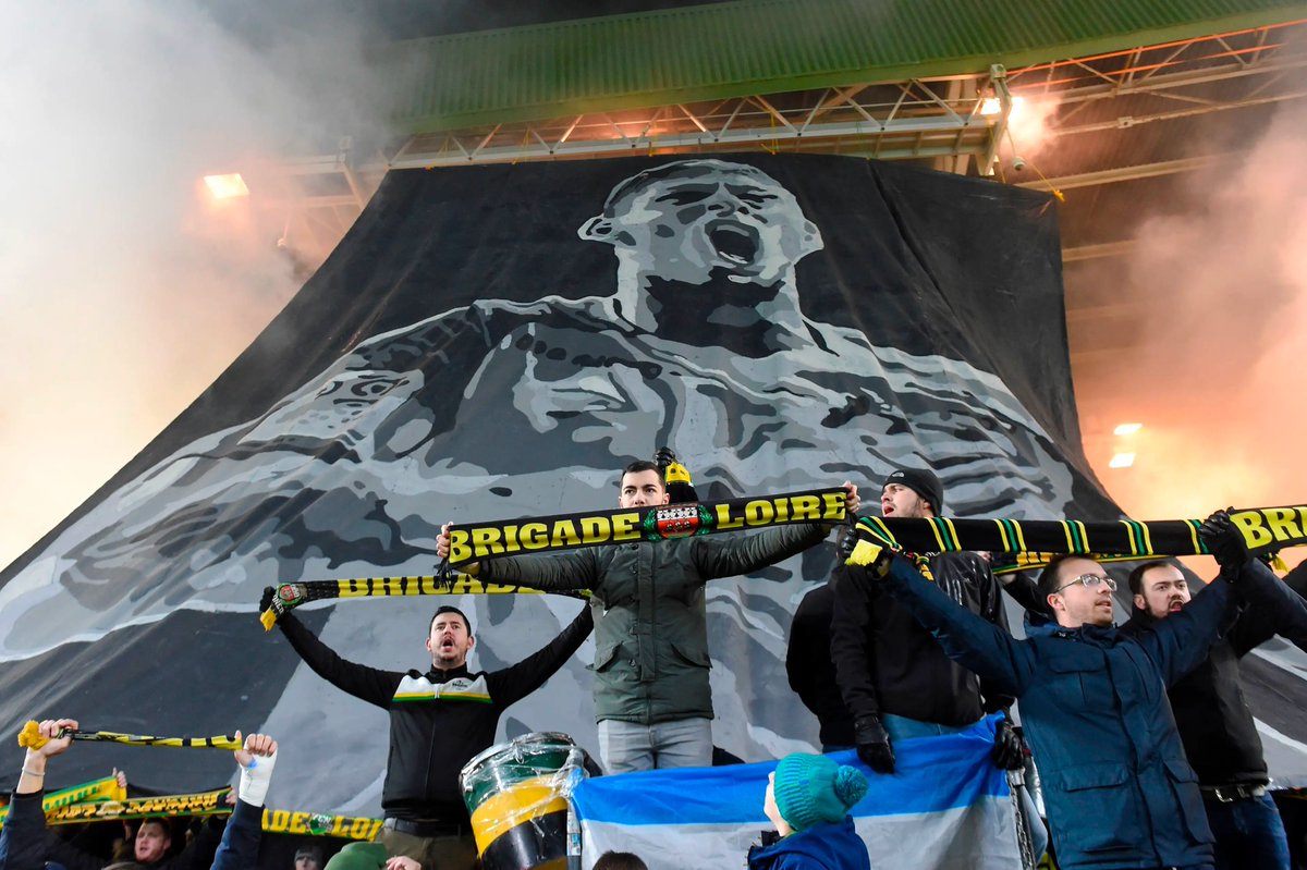 🚨 Scène lunaire à Nantes ! 😱

La direction de la sécurité du FC Nantes a ordonné à la Brigade Loire de 𝗿𝗲𝘁𝗶𝗿𝗲𝗿 𝗹'𝗶𝗻𝘁𝗲́𝗴𝗿𝗮𝗹𝗶𝘁𝗲́ 𝗱𝘂 𝗺𝗮𝘁𝗲́𝗿𝗶𝗲𝗹 𝗱'𝗮𝗻𝗶𝗺𝗮𝘁𝗶𝗼𝗻 𝗱𝗲 𝗹𝗮 𝗧𝗿𝗶𝗯𝘂𝗻𝗲 𝗟𝗼𝗶𝗿𝗲 𝗱𝗲 𝗟𝗮 𝗕𝗲𝗮𝘂𝗷𝗼𝗶𝗿𝗲 ! 😳🔰

David Amaré,