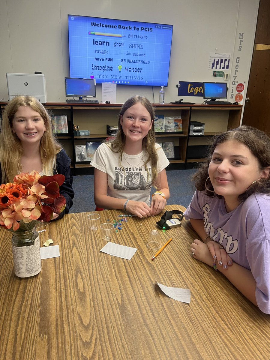 PCISGeminiAP's tweet image. Gemini House first day of school friendship bracelet activity. @taylorswift13