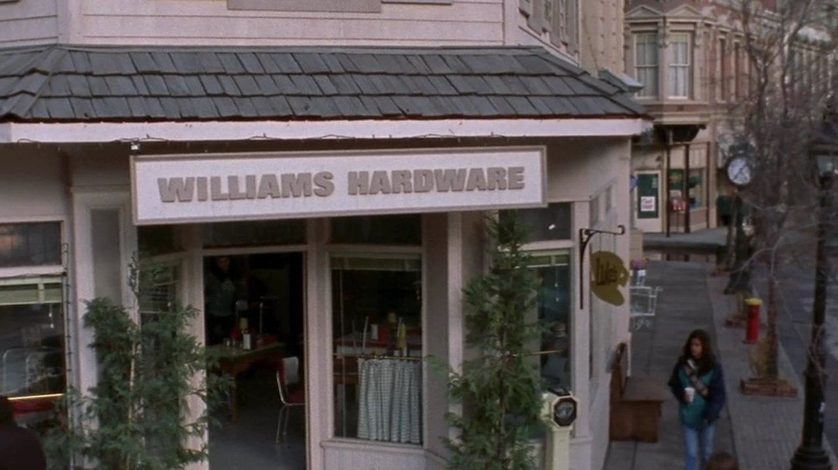 winonaddict's tweet photo. 📍 Stars Hollow, CT https://t.co/c9kpv0vSan