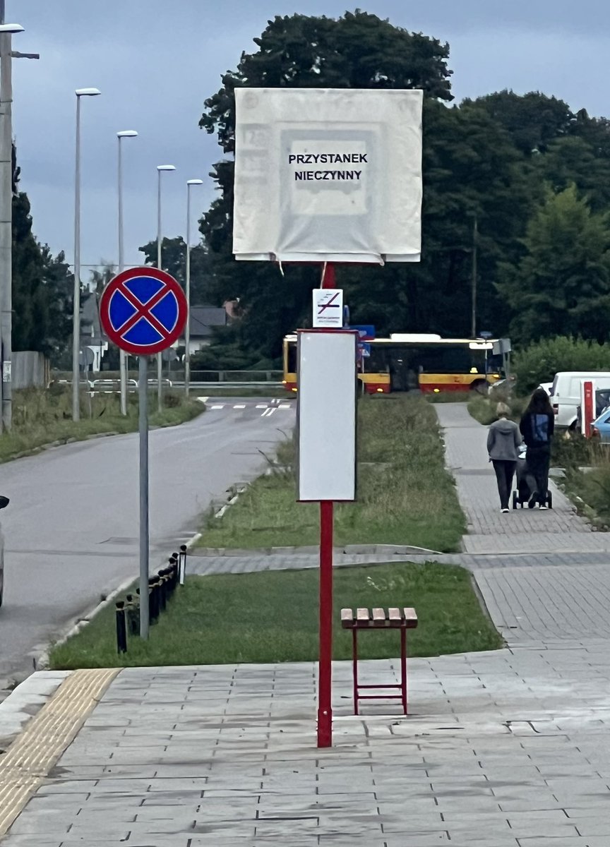 ‼️Serio❓ @WTP_Warszawa @warszawa @trzaskowski_ Tak mają wyglądać nowe przystanki w stolicy kraju? (w tym przy jednej z największych szkół na Zielonej Białołęce - SP 361) Już nawet na wsiach mieszkańcy doczekali się wiat autobusowych… Ale wstyd 🙄