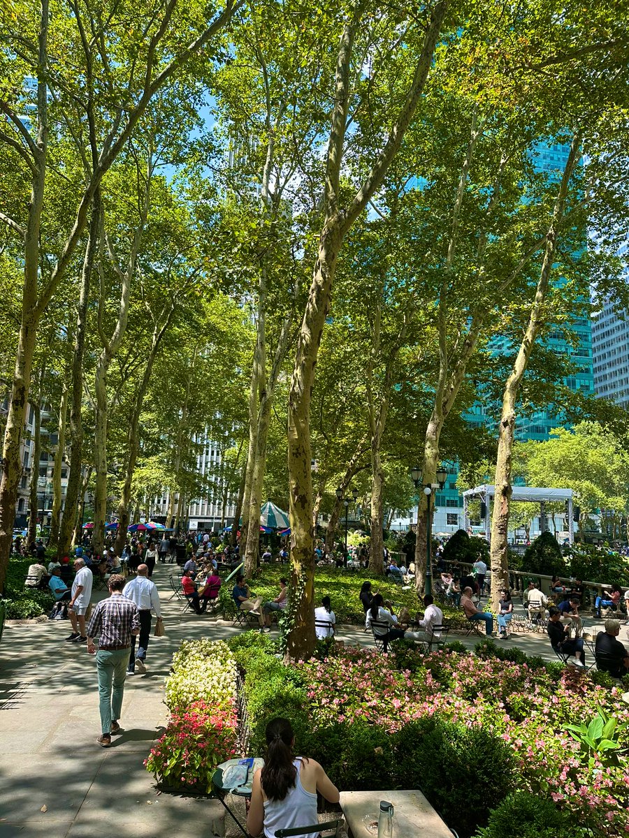 <a href="/bryantparknyc/">Bryant Park</a> You're such a wonderful #photographer I love pictures like this because it just shows the beauty of all humanity enjoying nature together thank you for sharing! 💕 #goodstuff