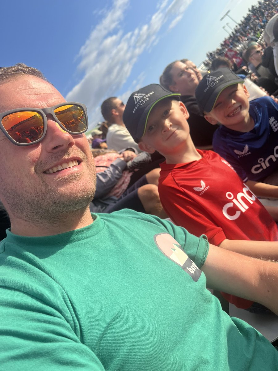 EventTipis's tweet image. Jos Buttler!!!

Block 3 upper, row c, seats 1-4

#ENGvNZ