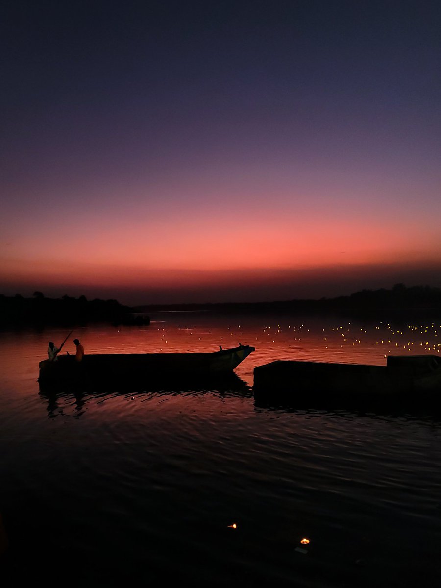 ItarunkumarP's tweet photo. 'Widdangle Photography With Smartphone'
when using a wide-angle lens to create a sense of vast space is to place some objects closer to the camera so that the negative space contributes to the composition.
#LearnWithsnapdragon 
#ShotOnSnapdragon #withGalaxy https://t.co/GRypW83Qkb