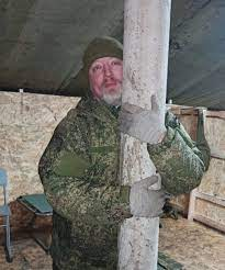 PskzCNYWs43iTjp's tweet photo. Очкует Дыркин-Стрелков.  Адвокат сообщил,что в процессе доставки Игоря из Лефортово в суд, он ехал в автозаке с гражданами Украины, обвиняемыми в военных преступлениях в Мариуполе, такого рода практика представляет потенциальную угрозу моему мужу. Расцениваю это как преступление. https://t.co/U1StHokOUD