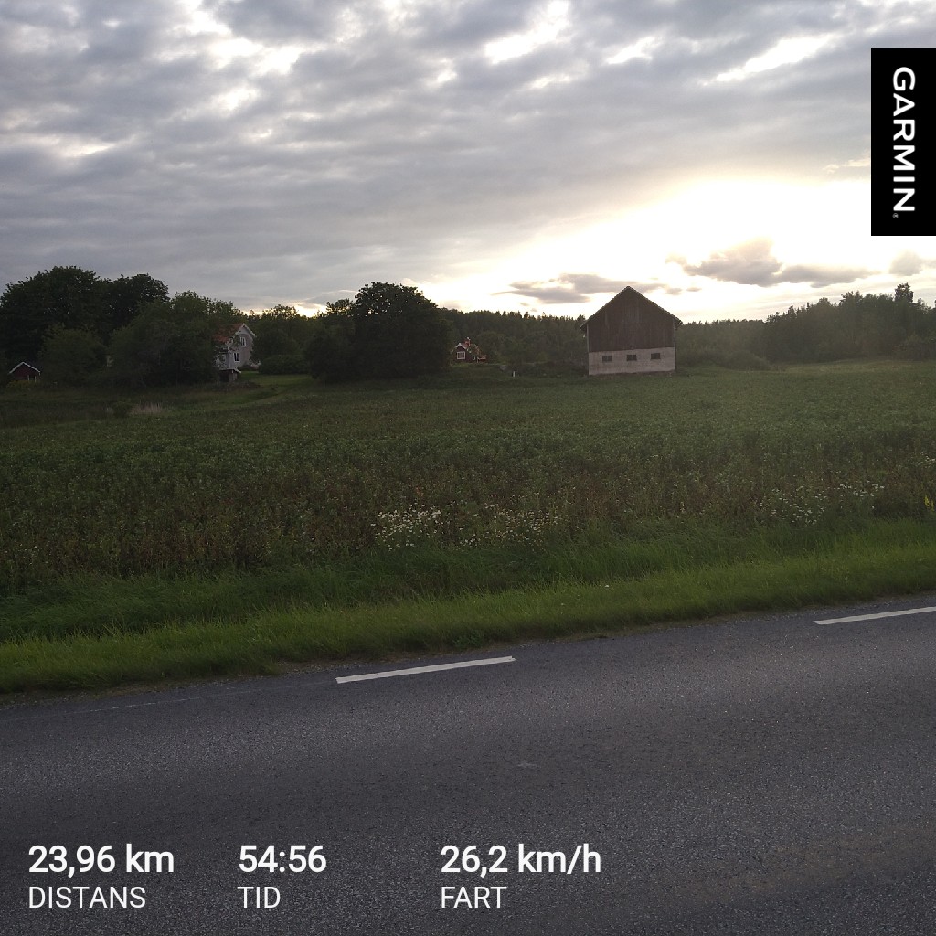 Lars_crona's tweet photo. Lite gravel ikväll! #mb31 
#garmin #beatyesterday https://t.co/pFMXPO9Yzi