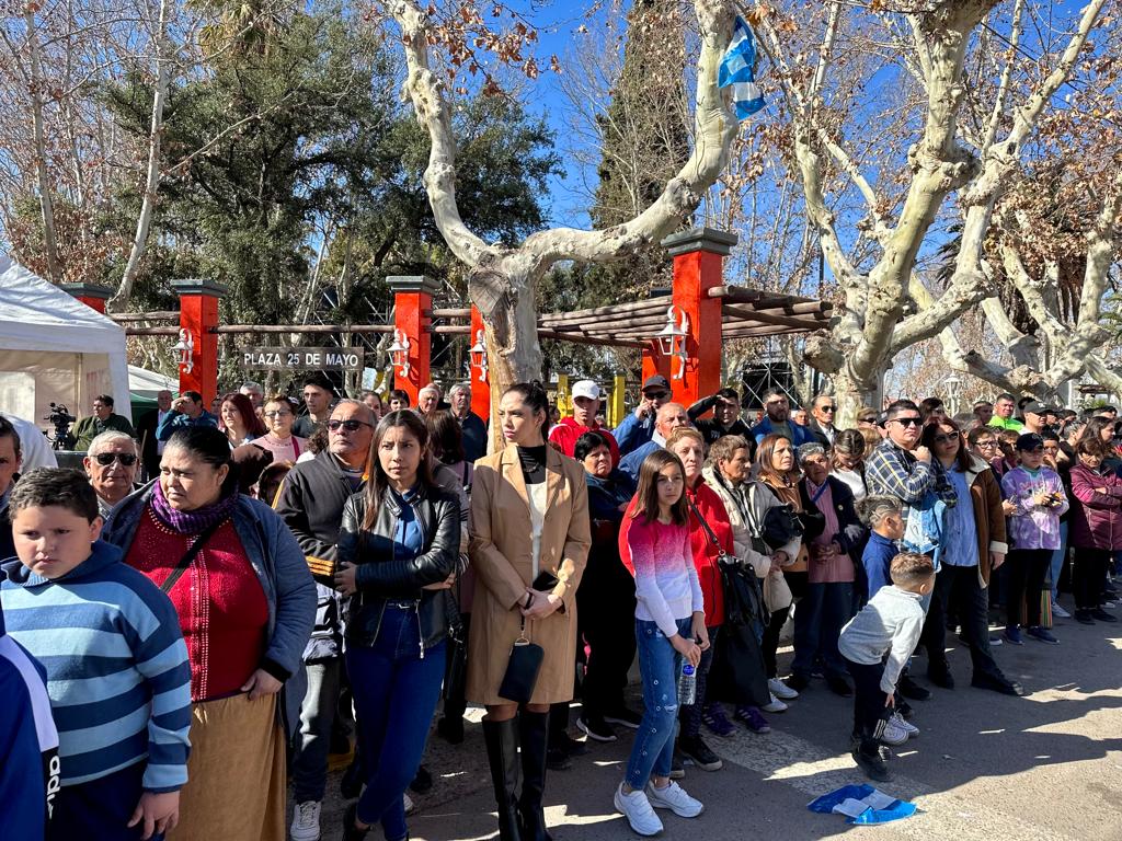 omardemarchi's tweet photo. Ahora en SANTA ROSA.

En la celebración de Santa Rosa de Lima, invitado por las autoridades.

Felicito a la Intendenta Flor Destéfanis por el desfile y los actos, y a los vecinos por mantener intactos los deseos de progreso.

Desde La @UnionMendocina saludamos a Santa Rosa. 🧵👇🏽 https://t.co/NIUvsEHoIm