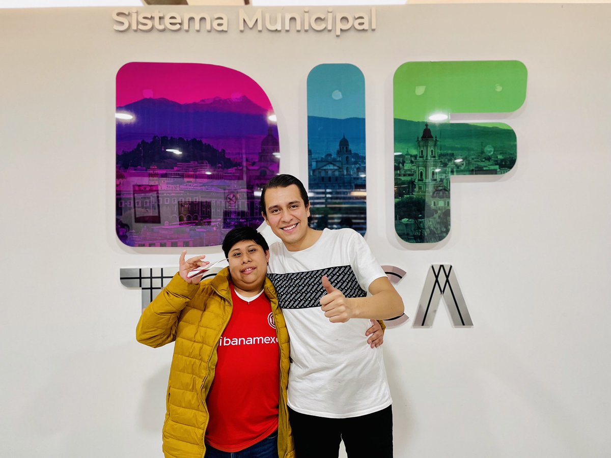 RayMartinezZen's tweet photo. 👹La pasión por el fútbol y el apoyo hacia el @TolucaFC une amistades y familias. 💪🏻

Tuve la oportunidad reunirme con Diego y regalarle un pase doble para compartir nuestro deporte favorito.⚽️👊🏻

Diego, nos vemos hoy en el estadio y celebrar el triunfo de nuestros Diablos rojos. https://t.co/zQlxj5gVTR