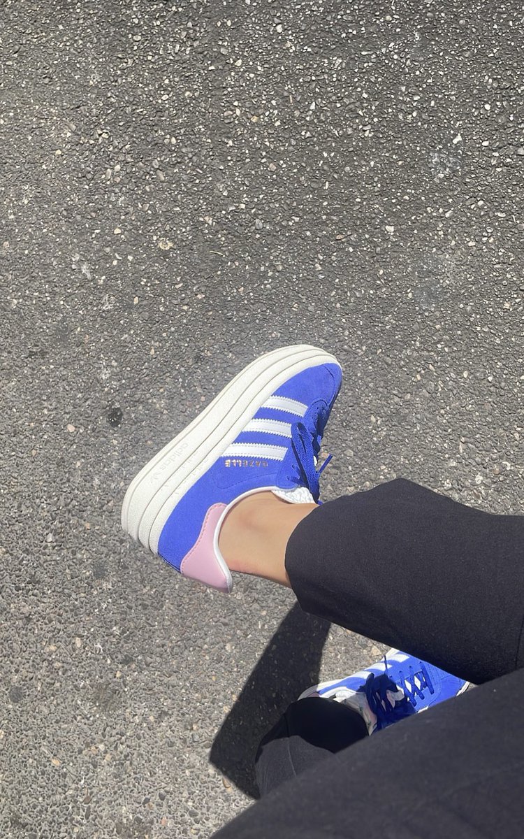 _ainhoarroche_'s tweet photo. De que color veis estas zapatillas???
RT:AZULES
FAV: MORADO https://t.co/ODQcZVMiY4