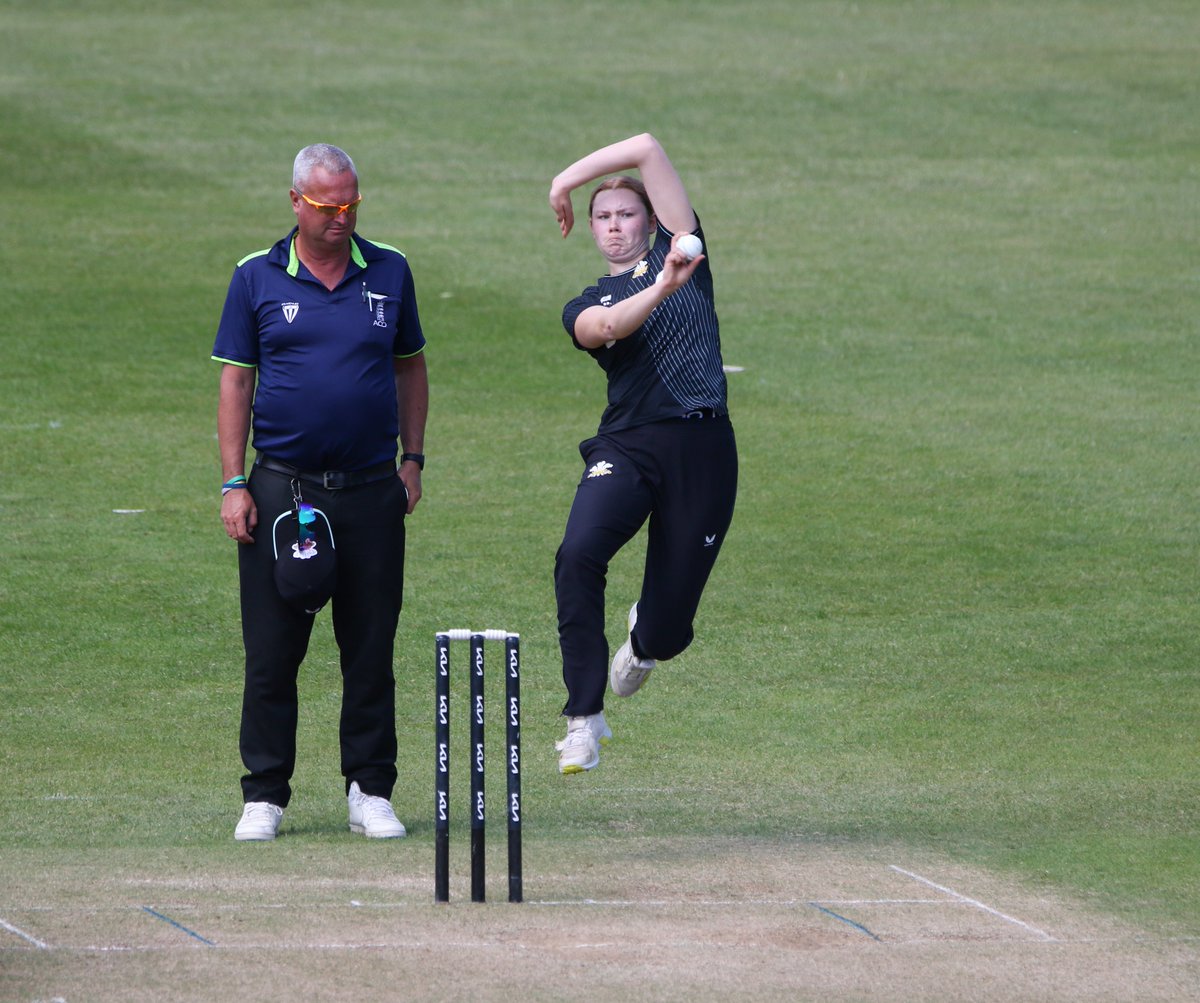 surreycricket's tweet photo. Charlotte Lambert takes two late wickets as Sussex are bowled out for 224 from their 50 overs. 

Sussex's Nicole Faltum top scored with a brilliant 79 to take her side to a competitive total. 

SCORECARD ➡️ https://t.co/geltGWcU60

🤎 | #SurreyCricket https://t.co/ZmFqwxzxDj