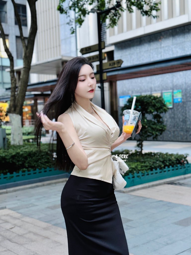32度的晚风不如我心动热烈～ ​​​

#王馨瑶
#gymgirl 
#workout 
#photo 
#model 
#explore 
#amzing 
#beautiful https://t.co/kp8Rpe5xCP