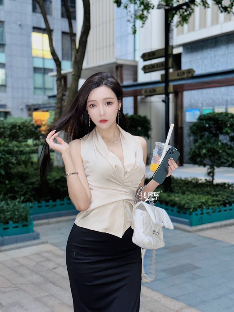 32度的晚风不如我心动热烈～ ​​​

#王馨瑶
#gymgirl 
#workout 
#photo 
#model 
#explore 
#amzing 
#beautiful https://t.co/kp8Rpe5xCP