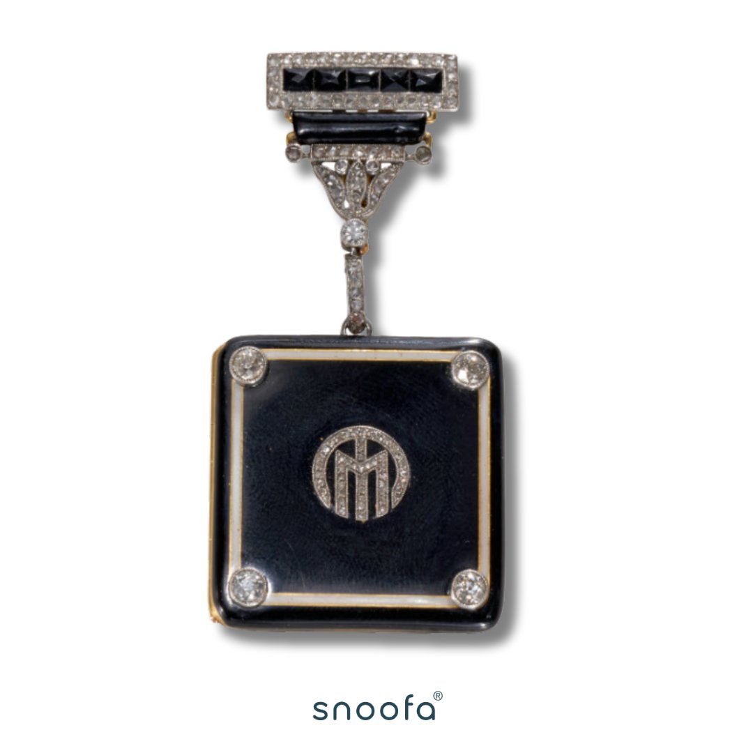 This beautiful Art Deco enamel, diamond and onyx brooch locket sold at Enkidu's recent auction for £2,800 (hammer price). The sale was powered by @SnoofaSoftware 

#enameljewellery #jewelleryauction #artdeco #artdecojewellery #onyxjewellery #auction #supportsmallbusiness