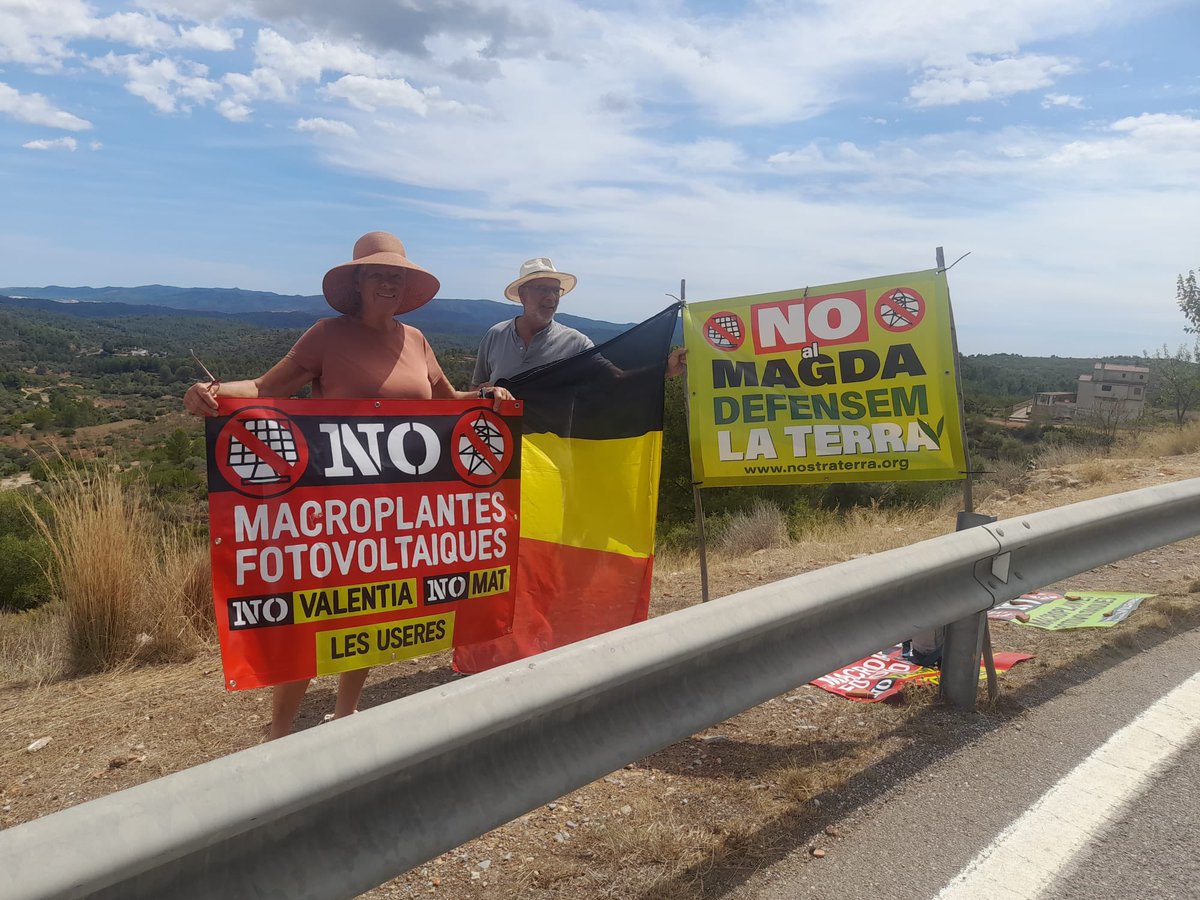 lesnostresarrel's tweet photo. Muchísimas gracias por todos los que estuvisteis allí!
No a les macroplantes fotovoltaiques!
#nomat #nomagda #novalentia https://t.co/uzNI9C9fPI