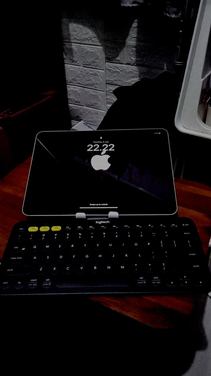 ✌️✌️

#controllerescape #R_space #ctrlrreload #bacasela #highspeedreading #salinilmu #writingfiles #channelsarapan    #notioncorner #asupanilmu #our4 #nasidanmotivasi #igfeed