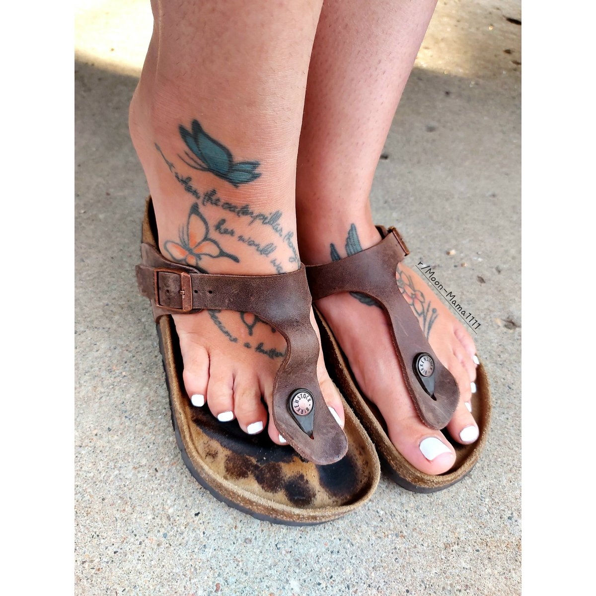 MoonMama1111's tweet photo. I'm obsessed with my birks.  Are you?? 

#birkenstocks #whitetoenails https://t.co/jC9Cz8lJSC