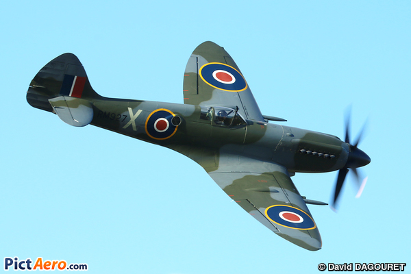 Globe_Spotter's tweet photo. Supermarine Spitfire / G-SXIV / à la Ferté-Alais 😍
https://t.co/cgdLD5WVYs
#AvGeek #avgeeks #aviation #avgeekdaily #aviationlovers #aviationphotography #planespotting #spitfire #LFFQ @AJBS_LFA https://t.co/0hhije62Y1