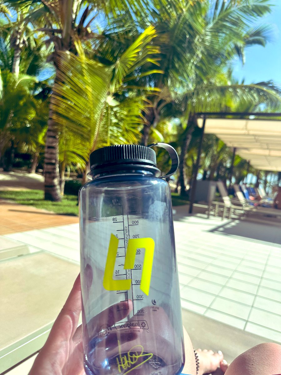 bethanythomas16's tweet photo. Dominican essentials ✨☀️  this thing goes everywhere with me @LN4 https://t.co/FAMT9N85SG