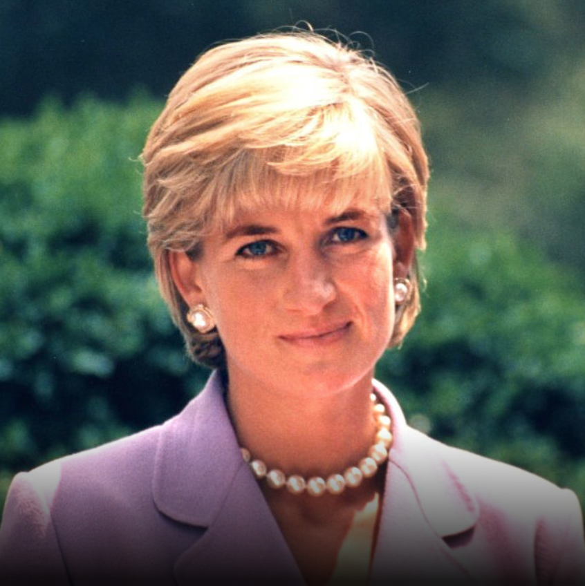 secretshistoire's tweet image. 𝗗𝗜𝗔𝗡𝗔⚫31 août 1997, Lady Di est décédée à Paris.

👉La princesse Diana trouve la mort suite à un tragique accident de voiture avec son ami Dodi Al-Fayed, ainsi que leur chauffeur, à Paris.

🎬𝗗𝗶𝗮𝗻𝗮, 𝗰𝗲𝘁𝘁𝗲 𝗶𝗹𝗹𝘂𝘀𝘁𝗿𝗲 𝗶𝗻𝗰𝗼𝗻𝗻𝘂𝗲 sur Secrets d'Histoire TV