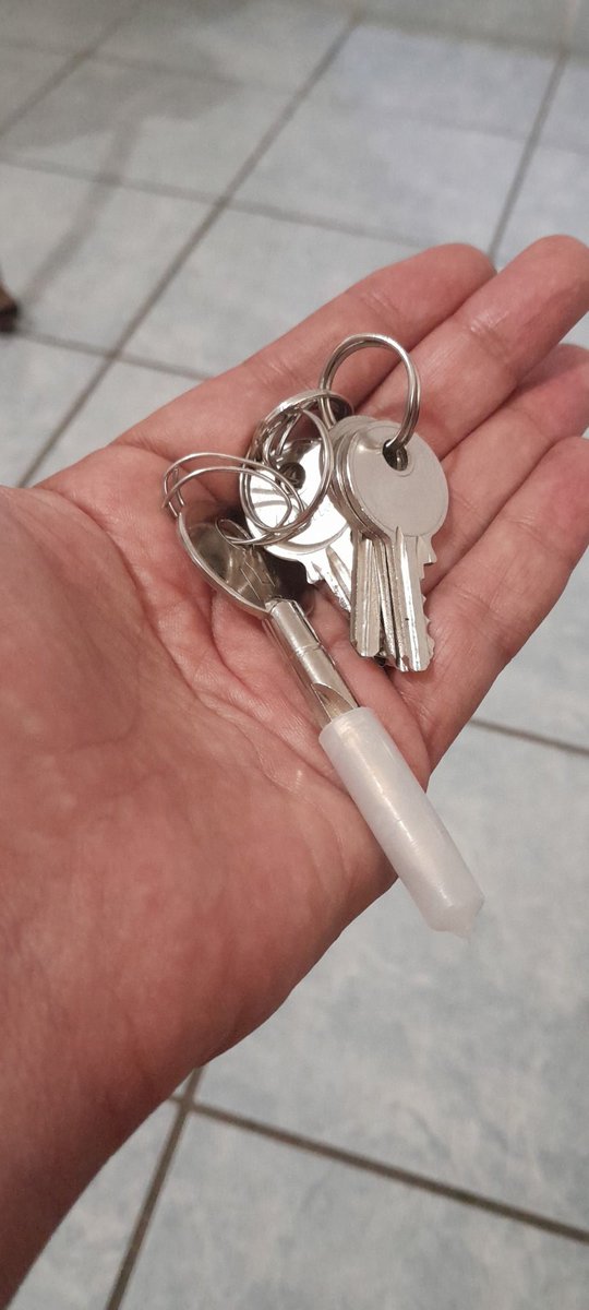 Nos piden que publiquemos que se encontraron estas llaves, por si alguien las reconoce <a href="/VialidadXalapa/">Vialidad Xalapa 🚦 VX 🌎</a> <a href="/buzonxalapa/">Buzón Xalapa</a>