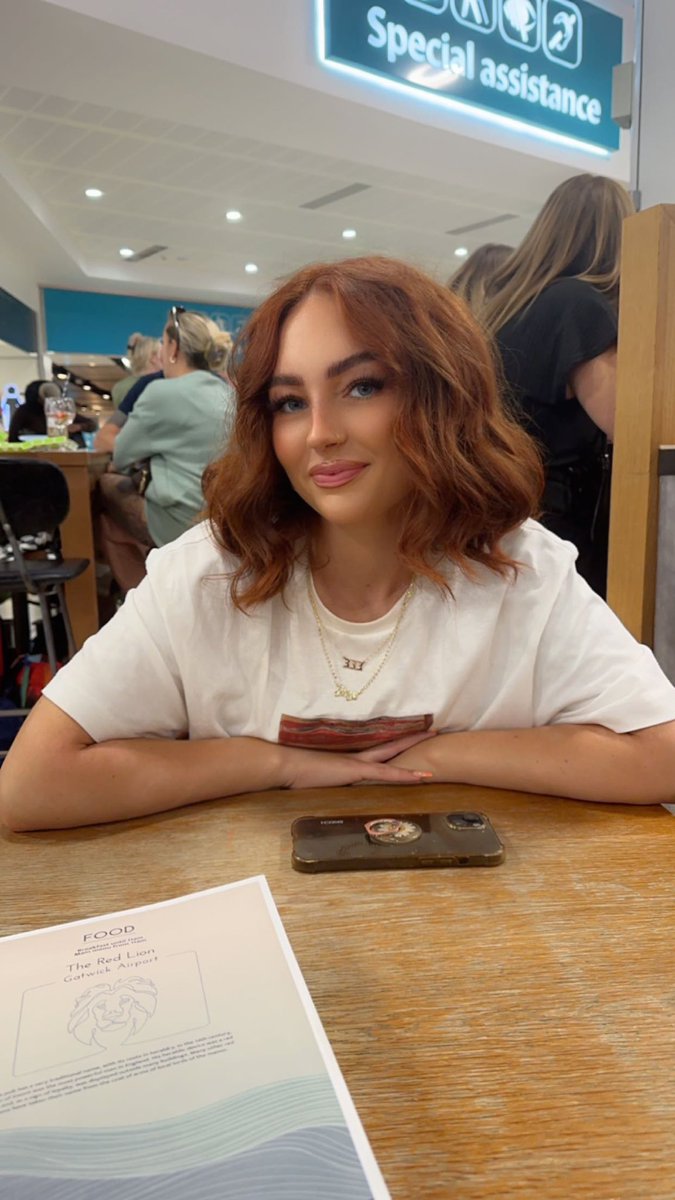 GoddessAlyra's tweet photo. girls holiday subfunded as always👸🏻 spoonspigs get me and this pretty girl a glass of wine chop chop

Gatwick Airport - The Red Lion - Table 69😏

#spoonspig #spoonspiggy #spoonsslave https://t.co/VbEUArWXJX