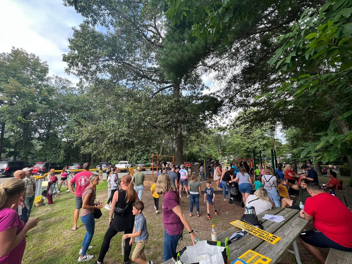 Apshawa’s PTA Summer Social was a big success THANK YOU! <a href="/daniel_novak_WM/">Daniel Novak</a> <a href="/APGymWarriors/">Mr. Koger</a> <a href="/LauraSeltenrich/">Laura Seltenrich</a> @NikkiArata