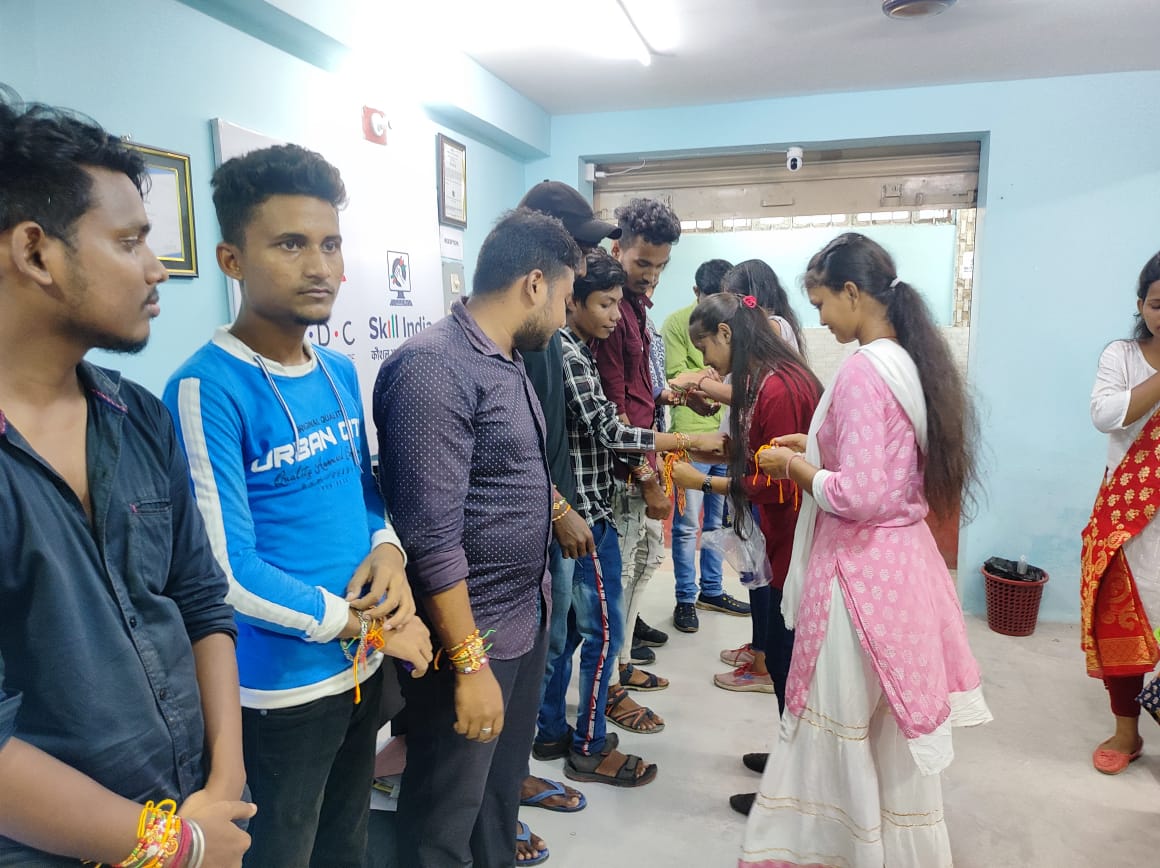 MNGAcademyNSDC's tweet image. #MNGAcademy celebrated Raksha Bandhan today #rakshabandhanspecial #students #unity #sucess