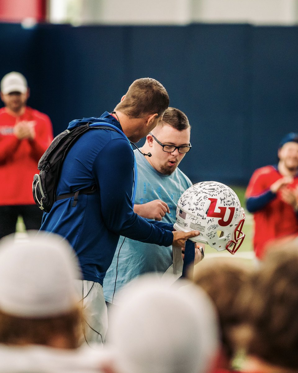 LibertyFootball's tweet photo. Thank you for stopping by to hang with the team yesterday Hunter, we’ll be cheering you on at convocation today! https://t.co/p7rwMRXT1O