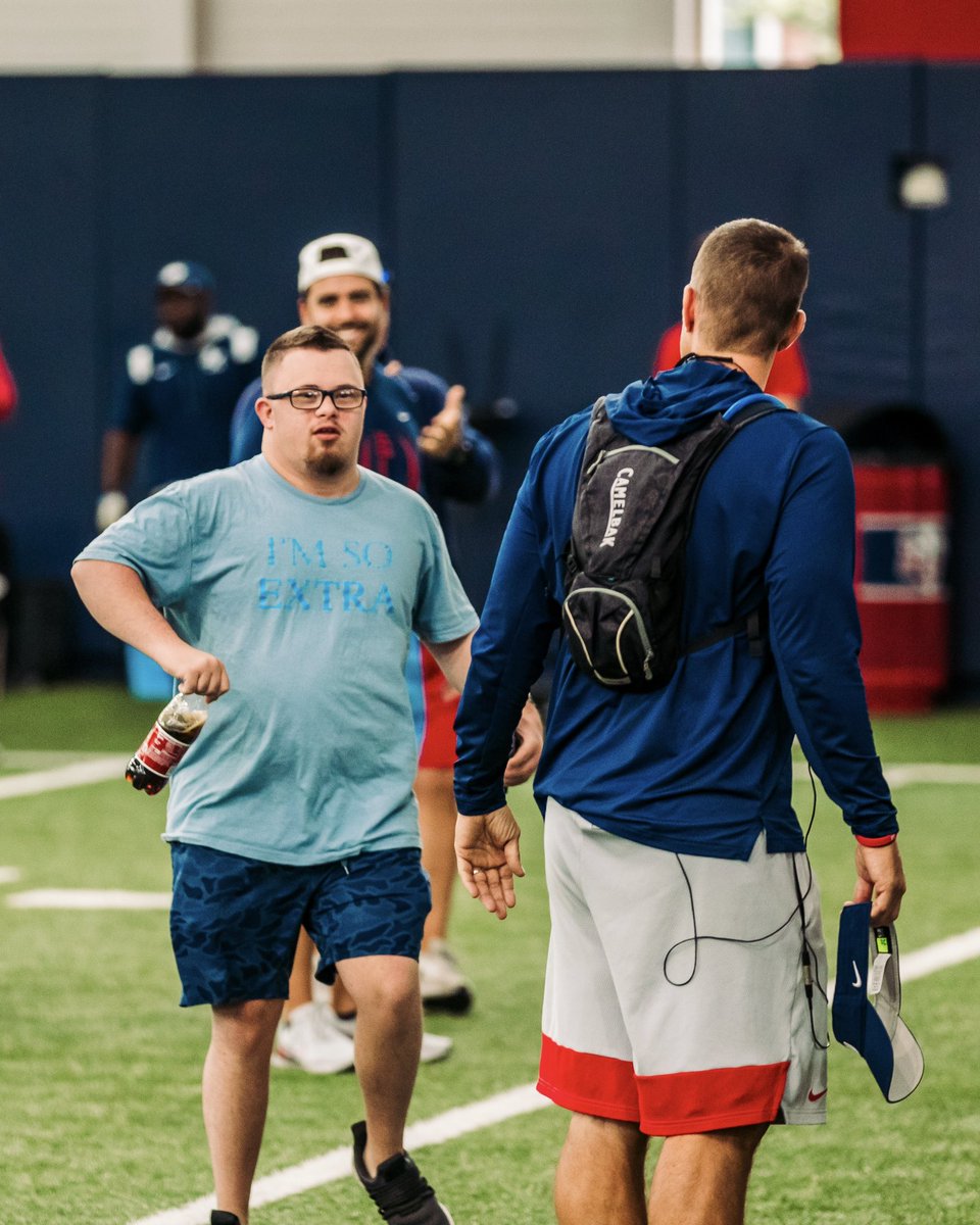 LibertyFootball's tweet photo. Thank you for stopping by to hang with the team yesterday Hunter, we’ll be cheering you on at convocation today! https://t.co/p7rwMRXT1O
