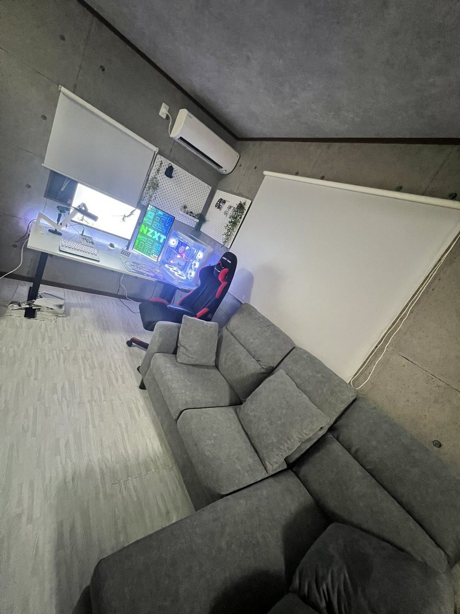 _p1ero's tweet photo. やっと新しいPCとゲームの出来る部屋が完成した。
後は色々買い足しで揃えていこう

#自作PC 
#NZXT https://t.co/PEEacHNatq