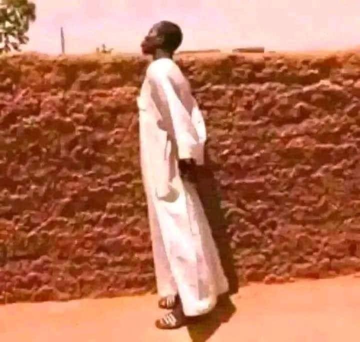 HamzabSow1's tweet photo. Paul Biya regardant les événements du Gabon🤣🤣 https://t.co/254R5kZTRF