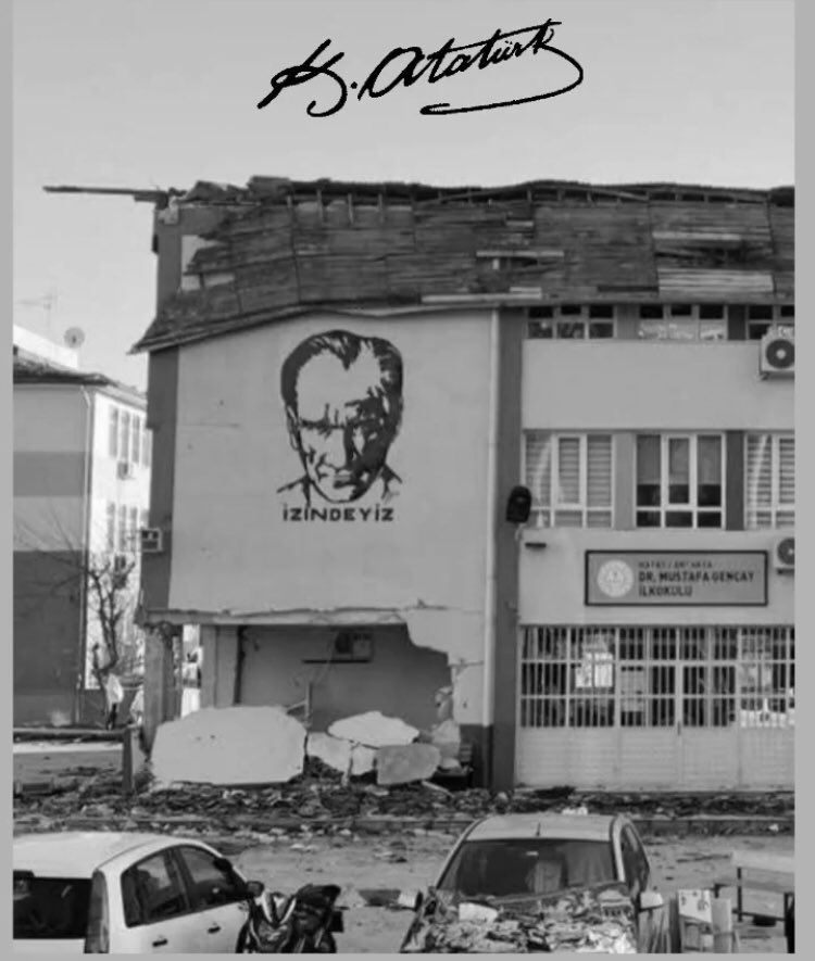 SPSS_TR's tweet photo. Bazen biri çıkar ve tüm karanlığı aydınlatır...
Sonra sen yıllarca kutlarsın
bu zaferi bayram tadında..
Bayramımız kutlu olsun.  🇹🇷  #30AgustosZaferBayramı https://t.co/gZfS2qtISX