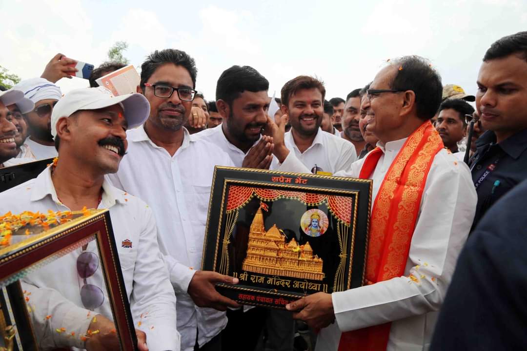 keshavr49665316's tweet photo. @CMMadhyaPradeshमामाजी
रोजगार सहायकों के जीवन को स्थायित्व प्रदान करें मामाजी महापंचायत के शानदार मंच पर जो ऐतिहासिक घोषणाएं हुई,उनको साकार करें रोजगार सहायक को सहायक सचिव पद पर जिला संवर्ग प्रदान कर, ट्रांसफर,वेतनब्रद्धि ईपीएफ के आदेश पंचायत सचिव जैसे शीघ्र जारी कराएं मामाजी🙏 https://t.co/WP04gO3JbI