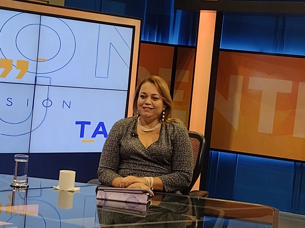 En esta parte de #FAF participa la Dra. Carolina Morán presidenta de la Asociación Iberoamericana de Derecho del Trabajo y de la Seguridad Social.
 
Por los Canales 2 y 4 de Telecorporación Salvadoreña Radio 📻 Que Buena y redes sociales
