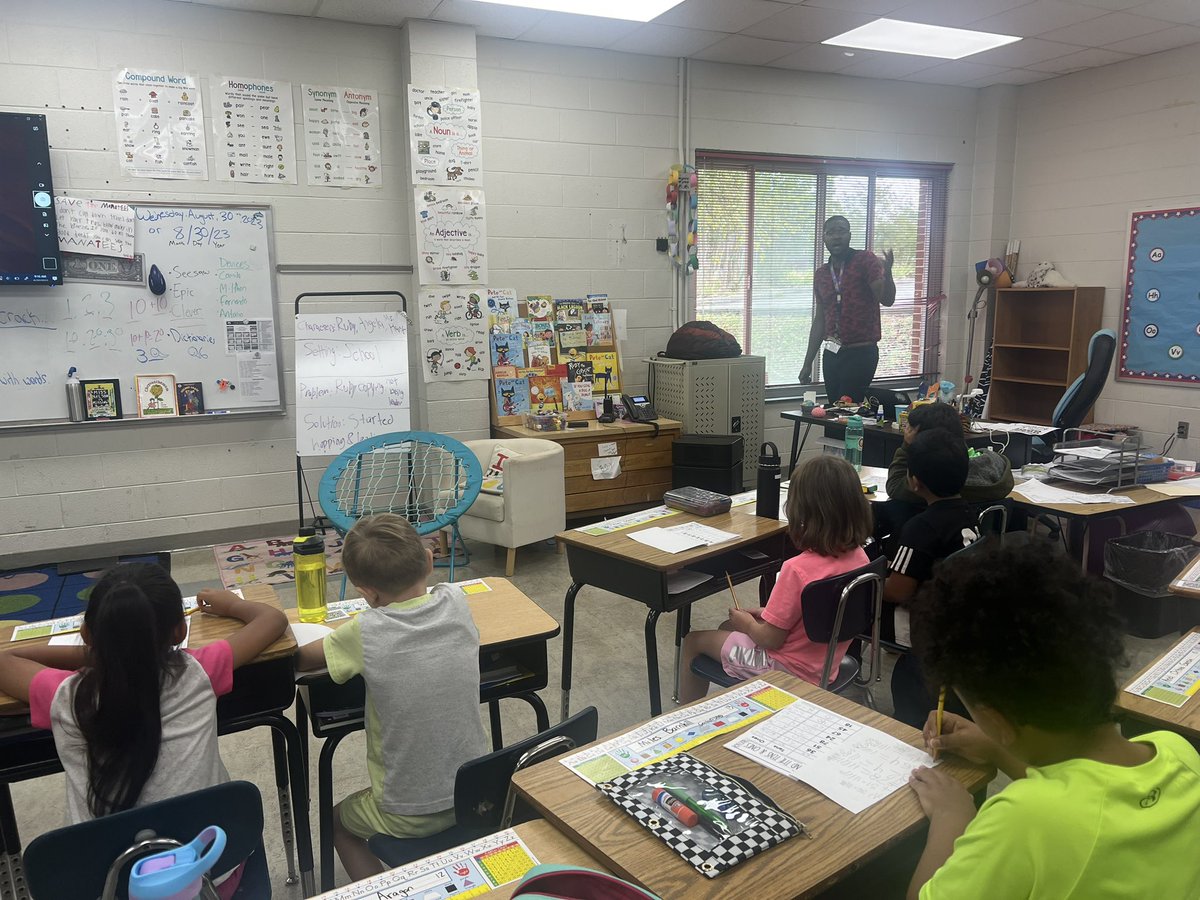 beinmshamby's tweet photo. #SOARingMath in Mr. Thomas’s class. He is accessing prior knowledge of the base ten system and introducing some 2nd grade vocabulary! Thanks for allowing me to jump on in! https://t.co/19LbOK3s7I