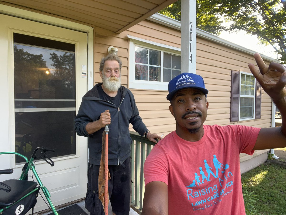 iamrodneysmith's tweet photo. This morning I had the pleasure of mowing Mr. Nathan’s lawn . It was great seeing him, he’s doing well . Making a difference one lawn at a time . https://t.co/vwuBYOfnzD