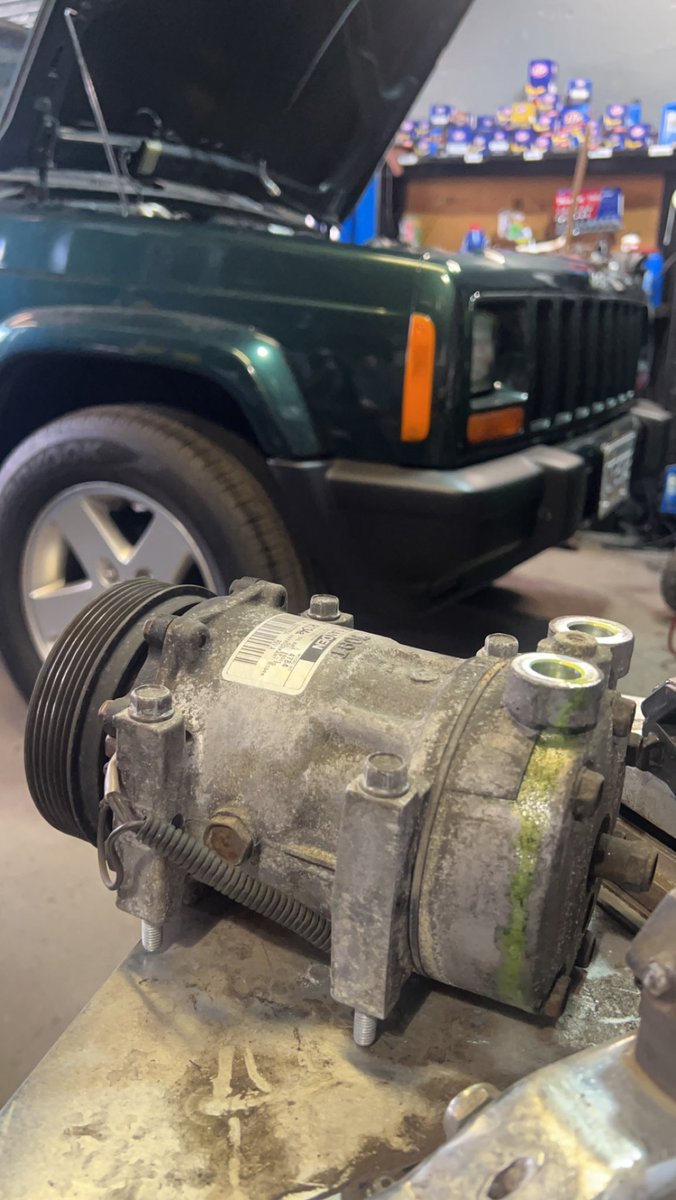 OwensCenter's tweet photo. R&amp;R AC compressor #jeep #repair #ac #auto #tech #exxon #smallbusiness https://t.co/axninaM3Mi