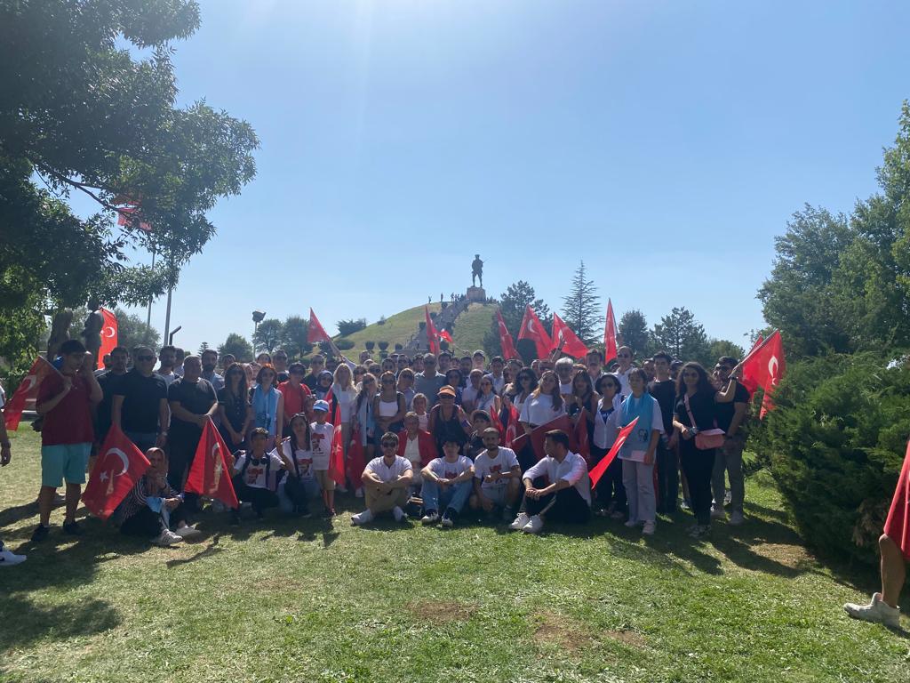 30 Ağustos Zafer Bayramı'nda Dumlupınar'da Gazi Mustafa Kemal Atatürk'ü ve aziz şehitlerimizi anmak için toplandık. 💙🧿
#30Ağustos
#Dumlupınar