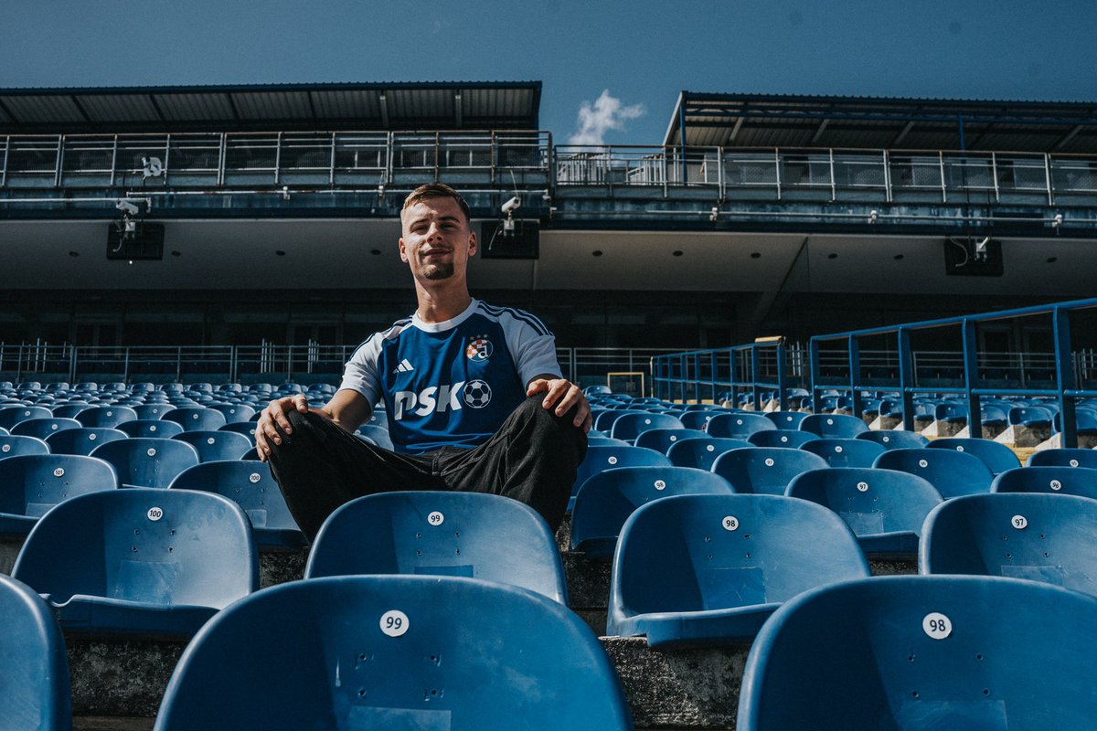 Daroviti vezist mlade hrvatske reprezentacije i Bayerna iz Münchena, Gabriel Vidović, novi je igrač Dinama 💙

U Zagreb dolazi na posudbu iz bavarskog kluba, ovdje će boraviti najmanje do kraja sezone uz mogućnost otkupa ugovora.

Dobro nam došao Gabriele 🦁

📸 Alen Szabo