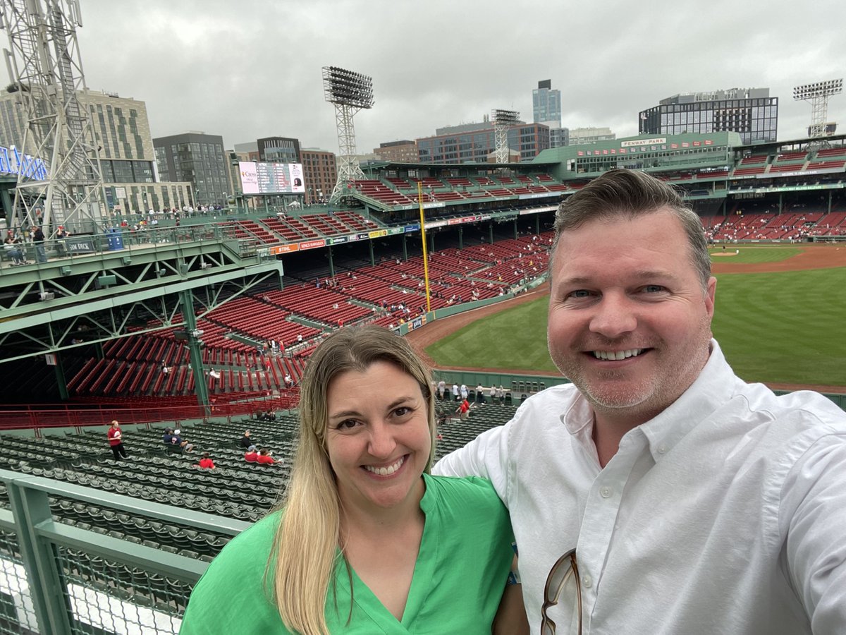 ChristineDBW's tweet photo. Always such an inspirational night at the 
@WEEI @NESN Jimmy Fund Radio-Telethon! Thank you to @ArbellaIns for your generous donation to the 
@TheJimmyFund and for being such a wonderful partner! #KCANCER https://t.co/Ka0Vd9QdAi
