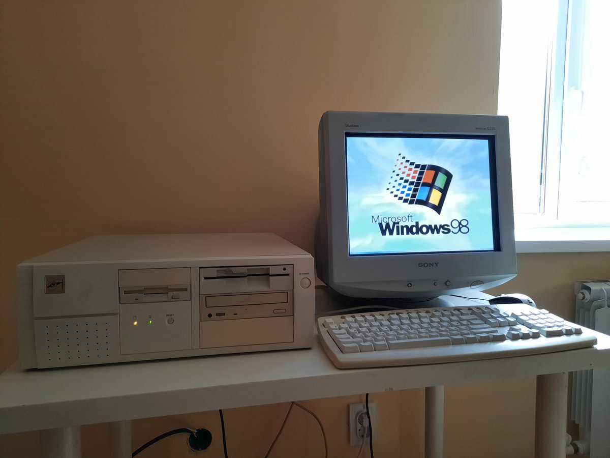 #SunVox on PC from 2000: Win98, 256mb, 750mHz. KernelEx is required