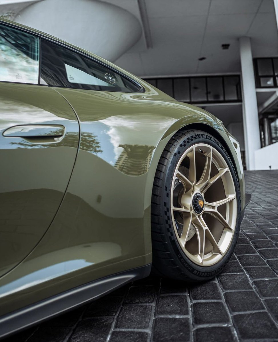 PorscheCIub tweet picture