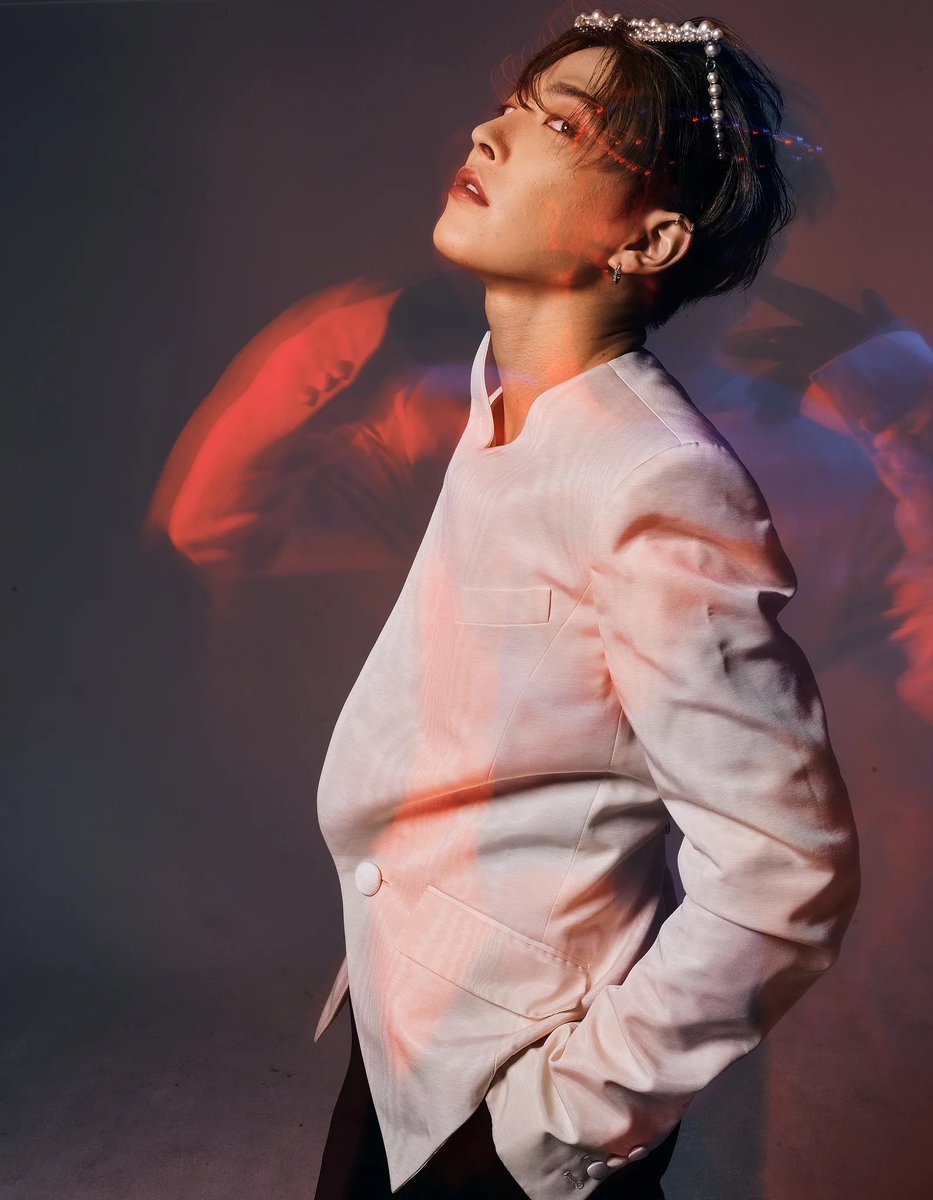 PopBase's tweet photo. ATEEZ's Hongjoong stuns for WWD. https://t.co/qFOMTvPCnN