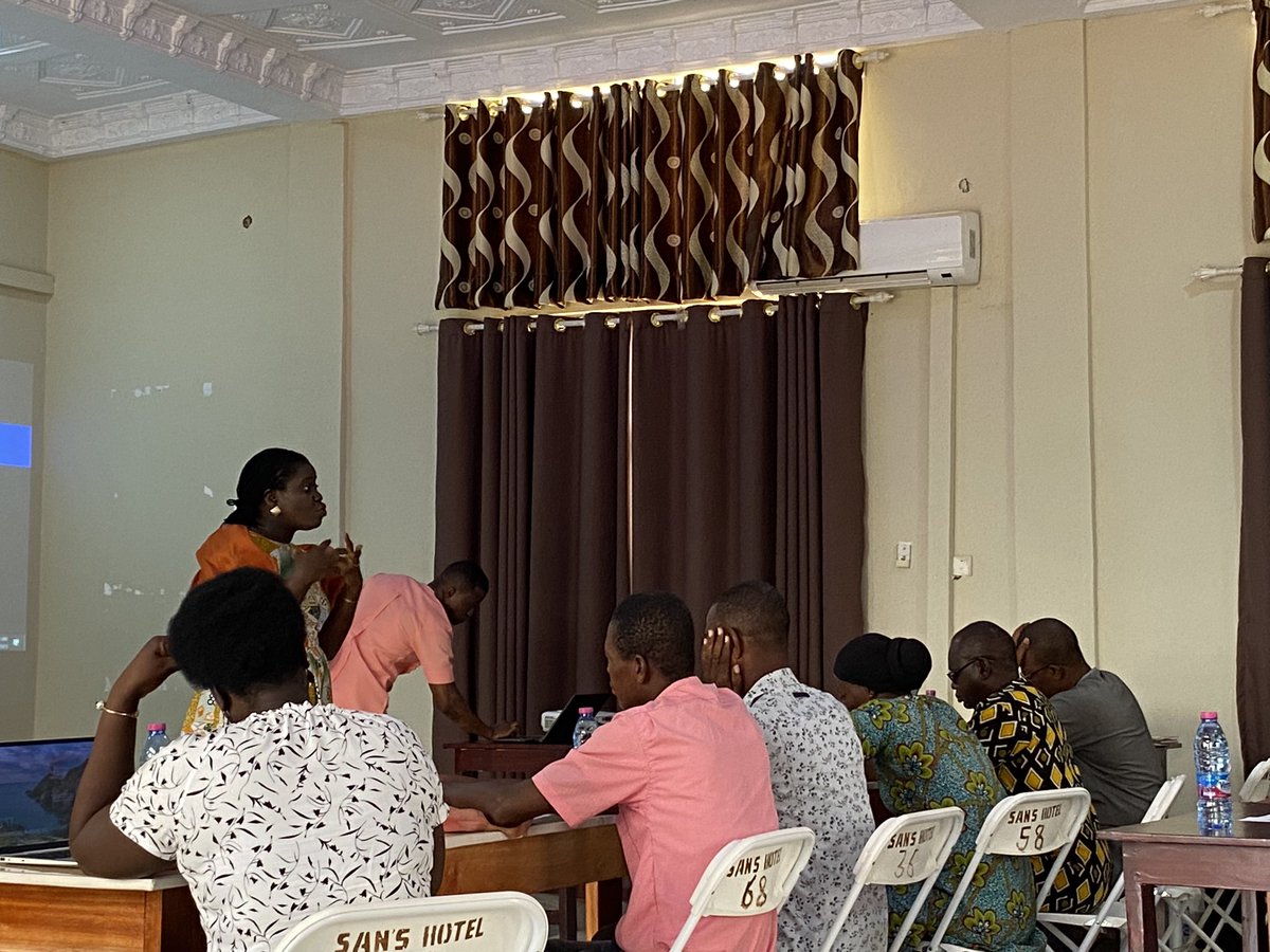 growing_ghana22's tweet photo. Regional Stakeholders come together in Nalerigu, in the Northeastern Region of Ghana. Discussions on project activities, challenges and actions for the future. 

Communication and feedback is fundamental for success within a multi-dimensional project like GROWING! 🌱 https://t.co/Qgc5chnPcr