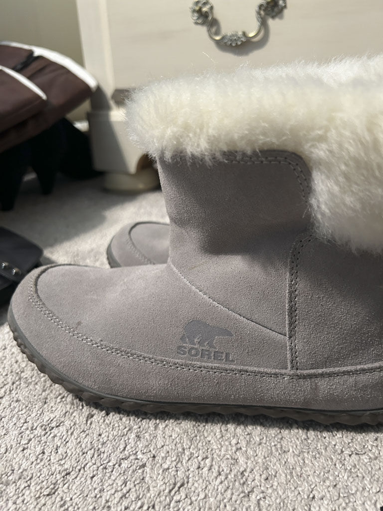 AaronSiepierski's tweet image. With the right pair of boots, everything becomes different! 👢👢

Save your pick now. 🤳 These incredible boots are up for grabs from 📅September 1st to 3rd.

#rochesterestatesale #bootscollection #stylewithboots