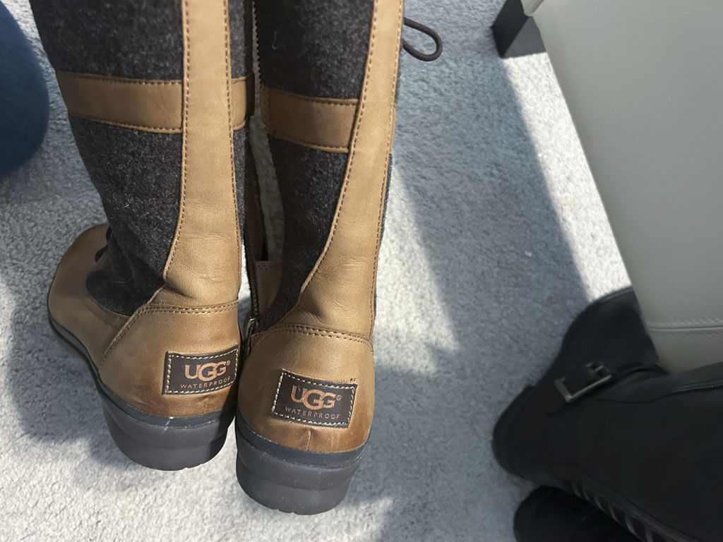 AaronSiepierski's tweet image. With the right pair of boots, everything becomes different! 👢👢

Save your pick now. 🤳 These incredible boots are up for grabs from 📅September 1st to 3rd.

#rochesterestatesale #bootscollection #stylewithboots