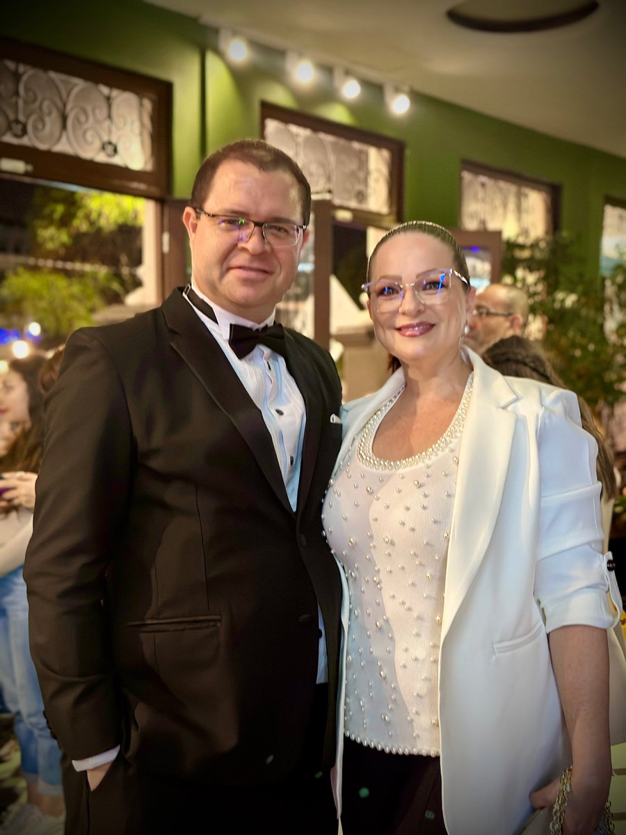 MonicaPadillaV's tweet photo. Al hombre más maravilloso del mundo, a mi compañero de vida, al mejor baterista del país, al gran padre y amigo, al gran ser humano y al amor de mi vida @DaniloGuzman FELIZ CUMPLEAÑOS MI AMOR..! Gracias por existir y que Dios me lo bendiga siempre. Lo amo y lo admiro como a nadie https://t.co/Aewz62FHBX