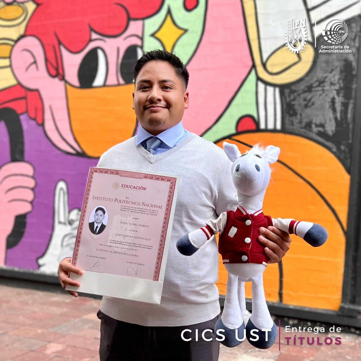ipn_sad's tweet photo. 📣 #buenosdías☀️ | 📣 El pasado viernes se llevó a cabo la Entrega de Títulos del @cicsust_ipn 🎓📃 | Les deseamos mucho éxito a todas y todos los #Politécnicos graduados👩🏻🎓👨🏻🎓. ¡Huelum!
🔗https://t.co/kpMd5LYACK
#OrgullosamentePolitécnicos #IPN #ComunidadPolitécnica #IPNSAD https://t.co/7TZDiORwob
